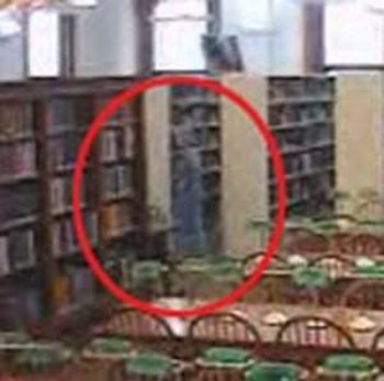 Fantasma in Biblioteca - 23