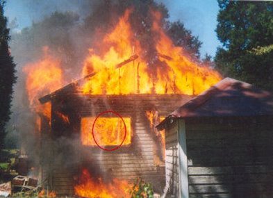 Un Fantasma nella Casa in Fiamme