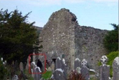 Fantasma nell'antico cimitero